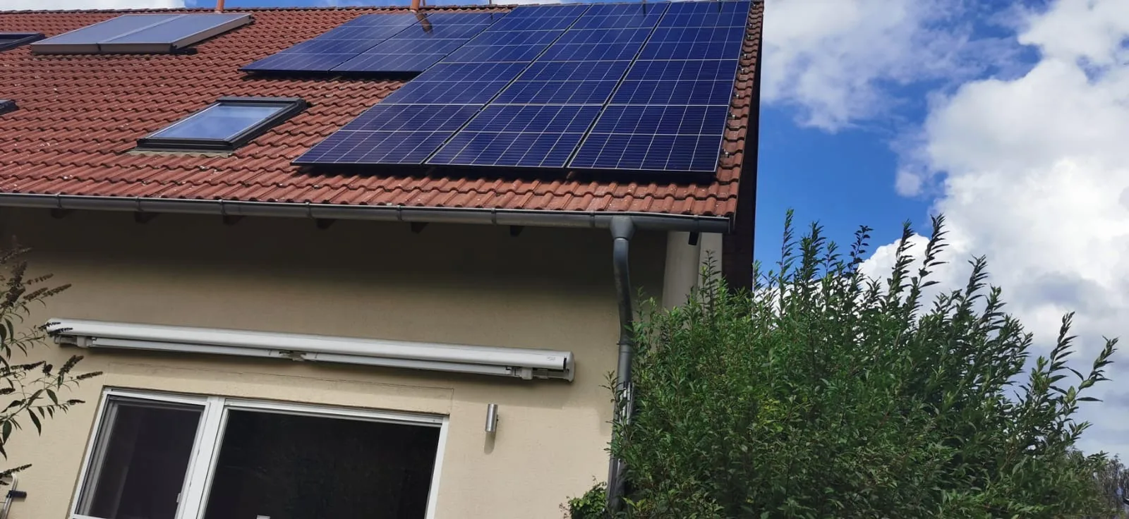Photovoltaikanlage auf Mansardendach in Fredersdorf